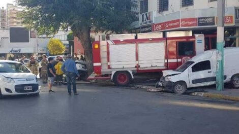 Un camión de bomberos protagonizó un accidente