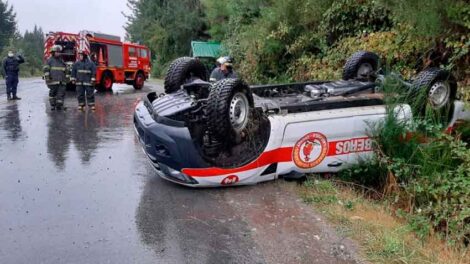 Un móvil de Bomberos de Lago Puelo sufrió un vuelco