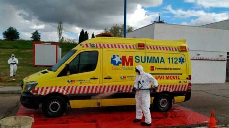 Bomberos han desinfectado ambulancias y vehículos sanitarios