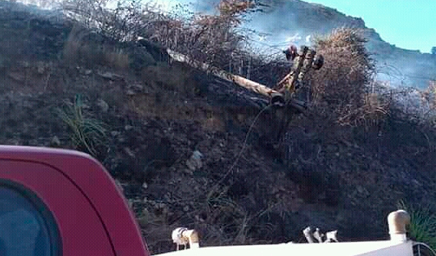 Bomberos controlan un incendio forestal en La Cumbre