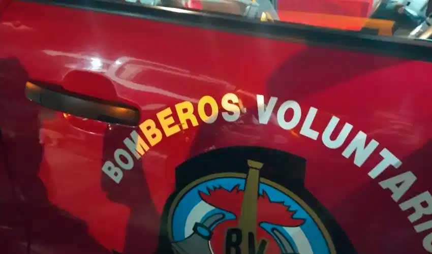 Cuatro móviles de bomberos fueron apedreados en Mascardi