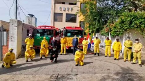 Donan dos carros a los Bomberos Voluntarios Amarillos