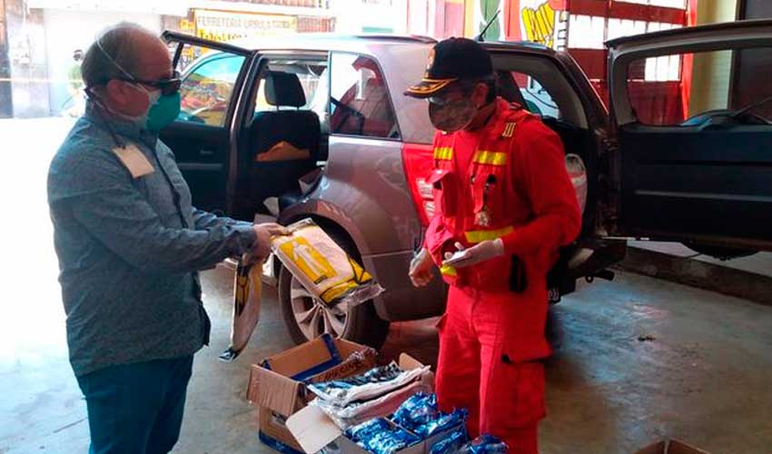 Donan instrumentos de protección a bomberos de Chiclayo