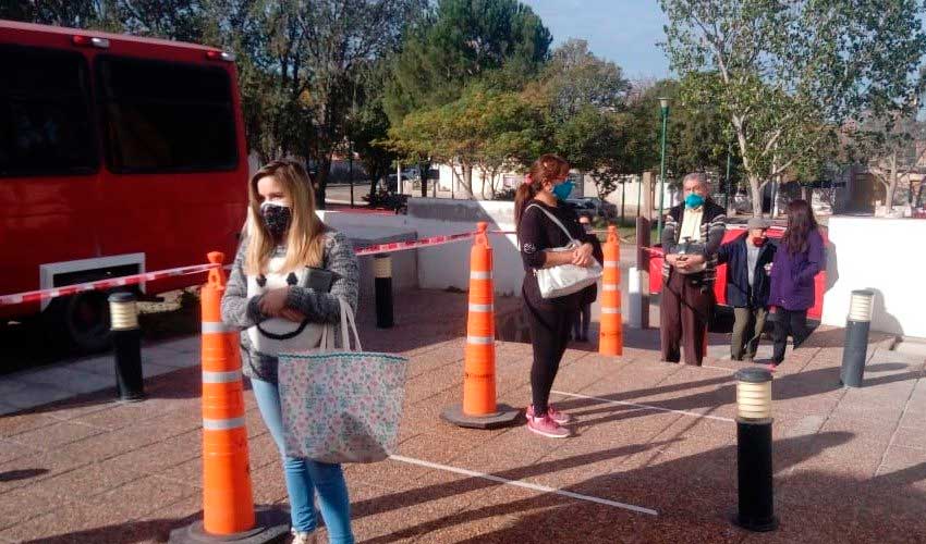 Bomberos Voluntarios de Trelew prepararon un locro solidario