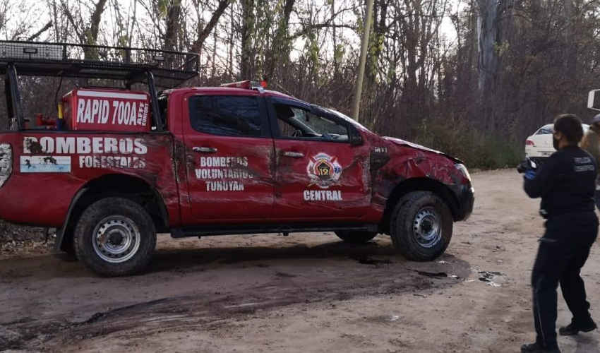 Volcó una camioneta de los Bomberos de Tunuyán