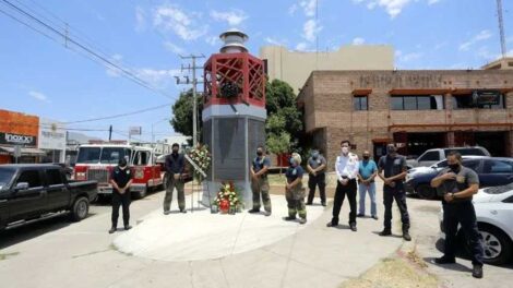 Dan el último adiós a oficial de Bomberos en Hermosillo