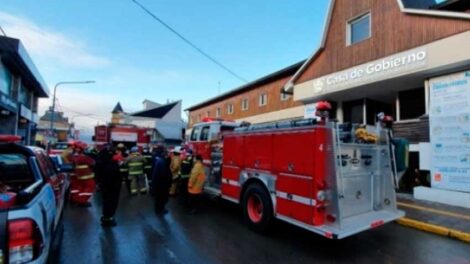 Bomberos voluntarios se manifestaron frente a casa de gobierno