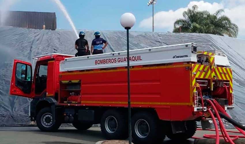 Bomberos compran 7 camiones para renovar parque automotor