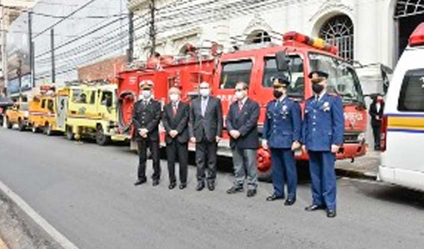 Japón entregó en donación ambulancias y autobombas a bomberos del Paraguay