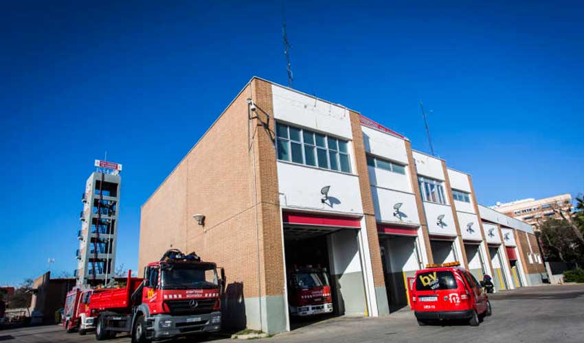 Bomberos incorporan trajes para incendios forestales y rescates