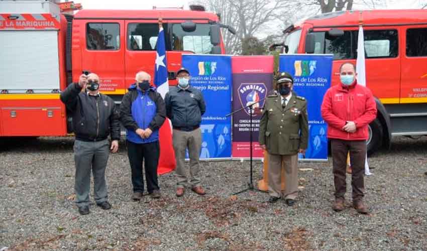 Gobierno Regional entregó carros al Consejo Regional de Bomberos