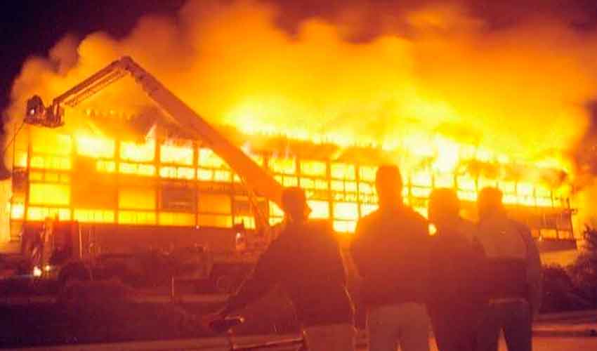 Se desató un gran incendio en el casino de Necochea