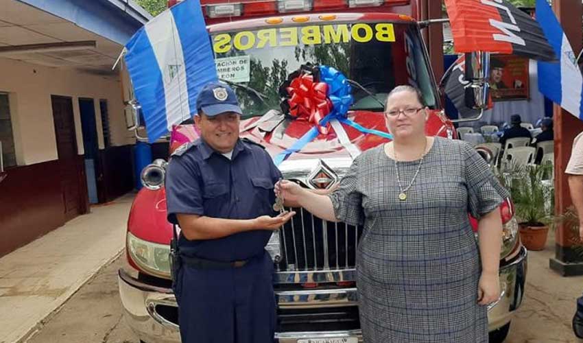 Entregan moderna ambulancia al cuerpo de Bomberos de León