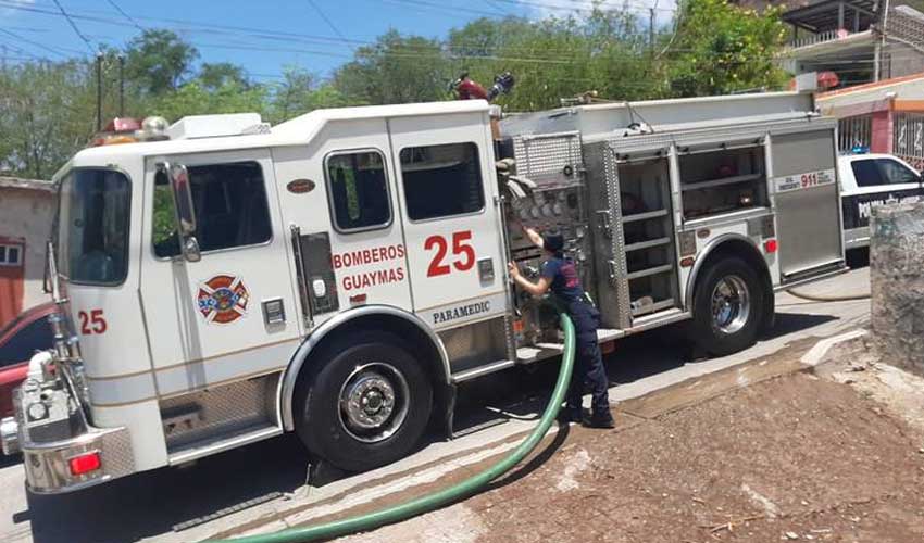 Lucero es la primera maquinista de Bomberos en Guaymas