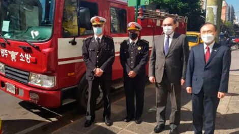 Embajada de Corea dona vehículos a Bomberos Voluntarios