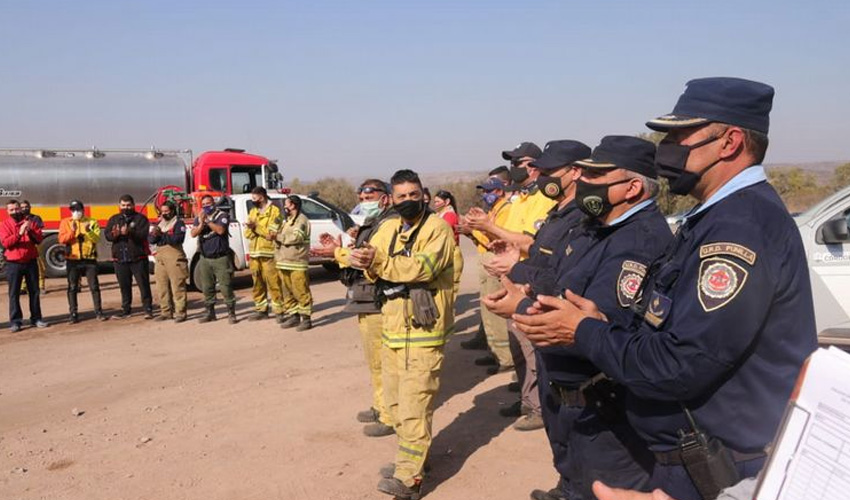 Córdoba homenajeó a los bomberos con un bocinazo