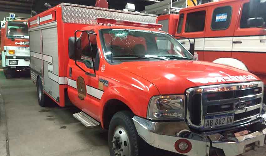 Bomberos de Trelew son agredidos al llegar a un incendio