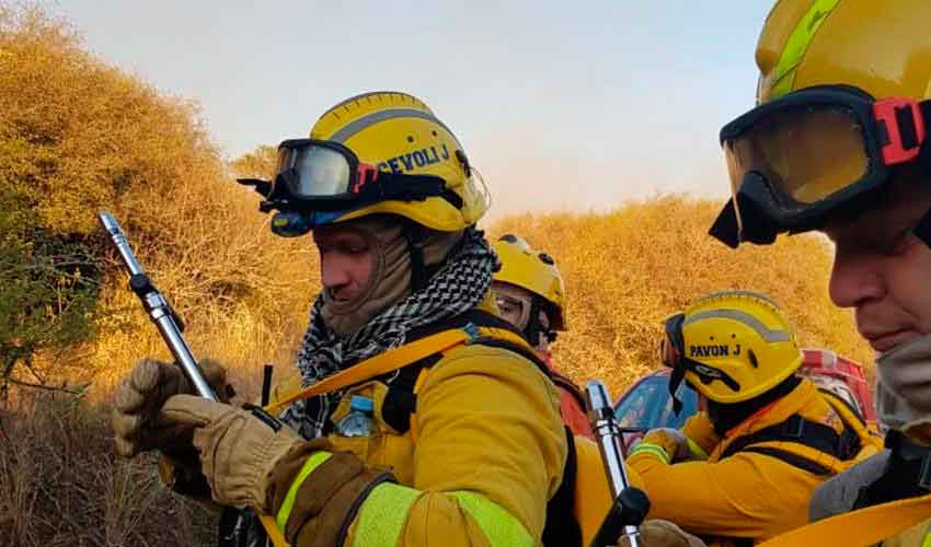 Incendios en Córdoba: fue a trabajar y le robaron el equipo de bombero