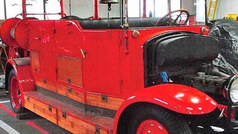 Restauran camión histórico de bomberos del año 1929