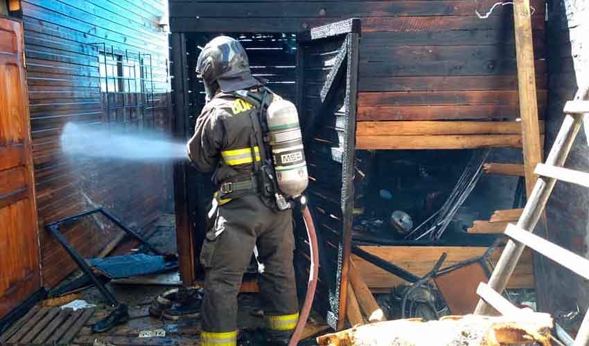 Incendio deja a una voluntaria de bomberos lesionada