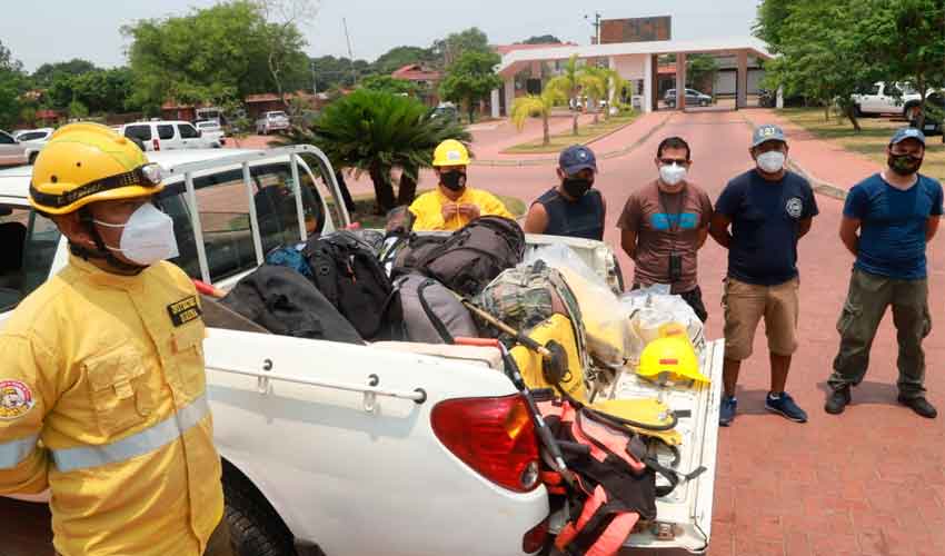 Entregan herramientas a los bomberos en Urubichá