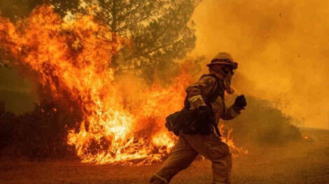 Un bombero voluntario perdió su trabajo por ir a apagar incendios