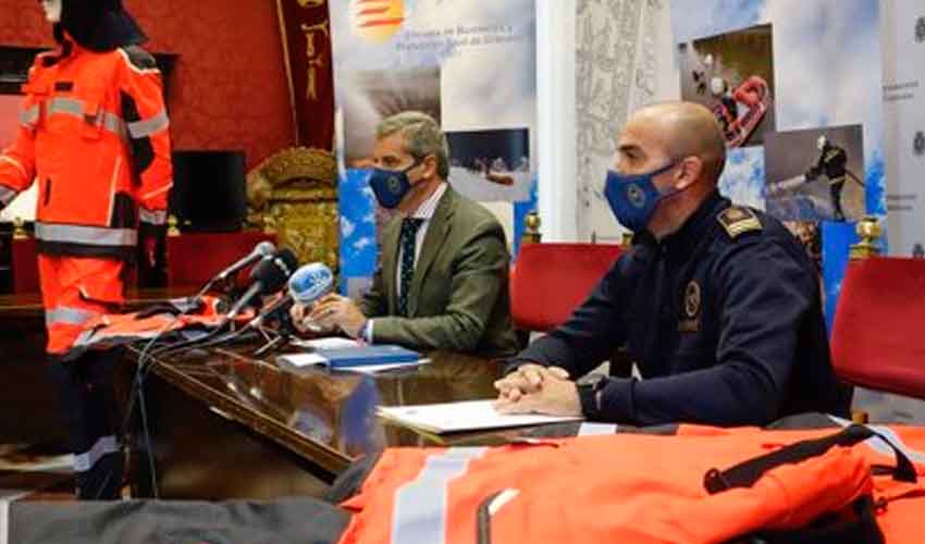 Los Bomberos de Granada estrenan nuevos trajes