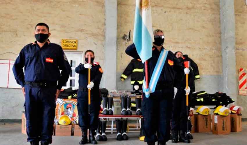 Bomberos de Cutral Co estrenan equipos en su cumpleaños 49