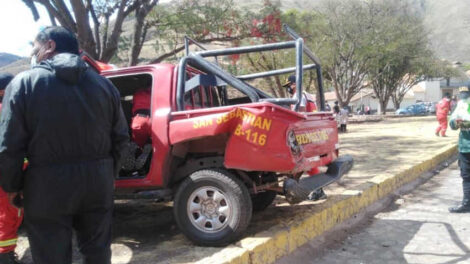 Accidente entre una unidad de bomberos y un Bus