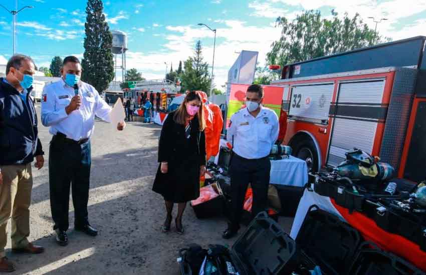 Entregan equipamiento al Cuerpo de Bomberos