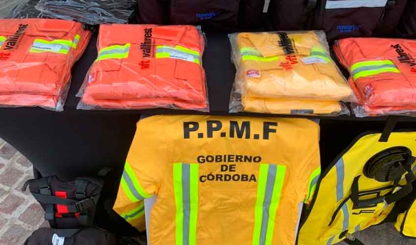 Entregan material Vallfirest a Bomberos Voluntarios