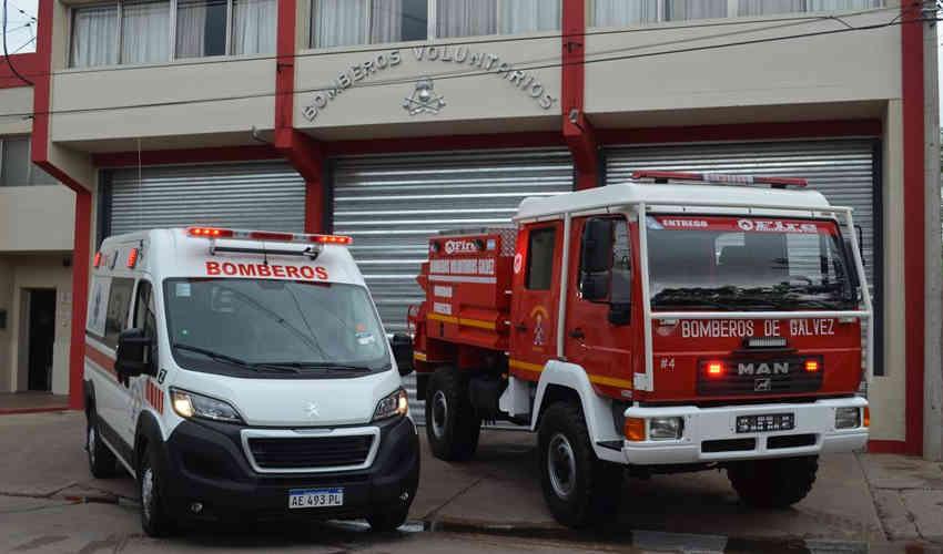 Bomberos de Gálvez presentó dos nuevas unidades