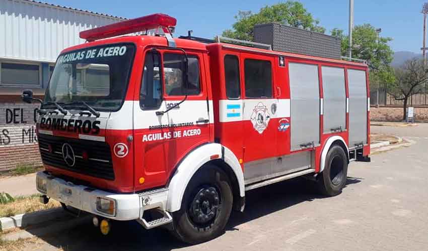 Bomberos Águilas de Acero con nueva autobomba