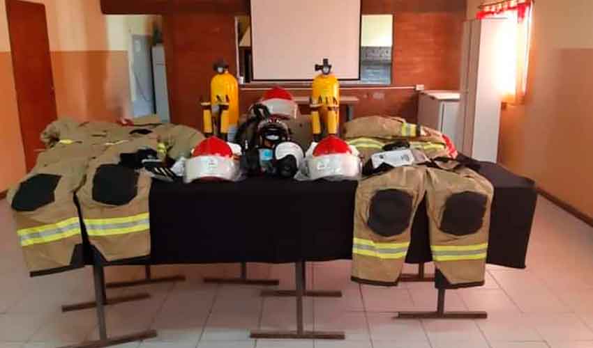 Entregan equipamiento para Bomberos Voluntarios de Sarmiento