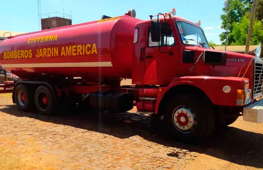 Bomberos de Jardín América incorporaron un camión cisterna
