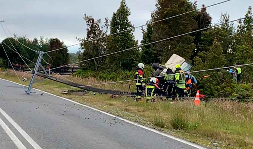 Bomberos fueron hostigados y una ambulancia fue atacada a piedrazos