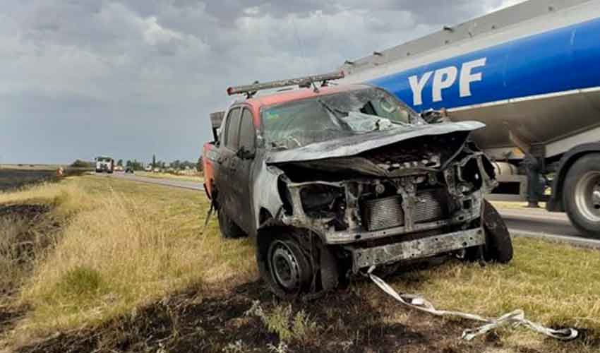 Se incendia camioneta de Bomberos en incendio