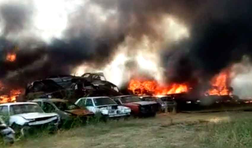 Vehículos incendiados en predio municipal de Los Polvorines