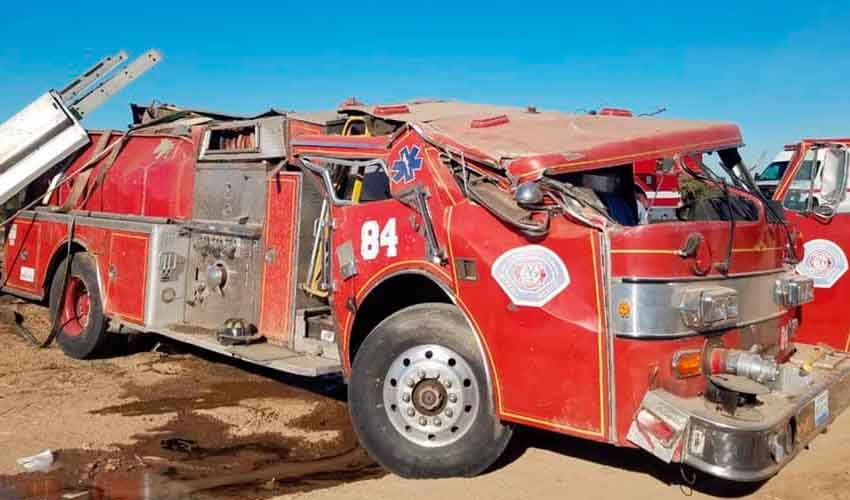 Vuelca camión de Bomberos en Valle de Mexicali