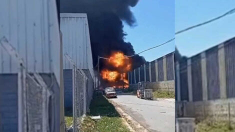 Bomberos combaten un incendio en el Polo Industrial