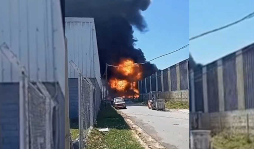 Bomberos combaten un incendio en el Polo Industrial