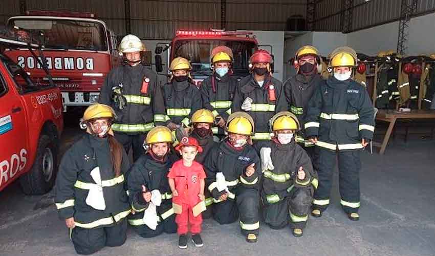 Bomberos Voluntarios le cumplieron el sueño a Luquitas