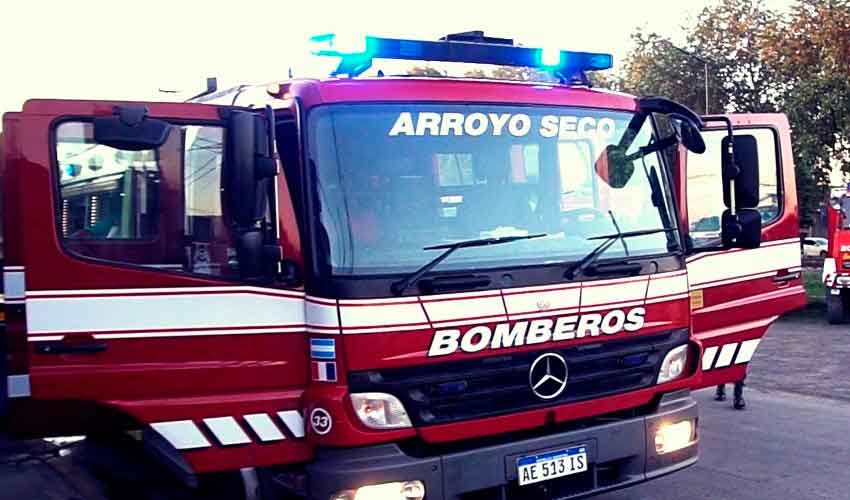 Bomberos Voluntarios de Arroyo Seco bautizaron nueva unidad