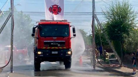 Cuarta compañía de Bomberos recibió nuevo carro de bomberos