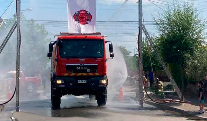 Cuarta compañía de Bomberos recibió nuevo carro de bomberos