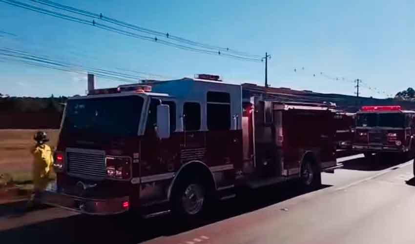 Bomberos presentan tres nuevos carros adquiridos