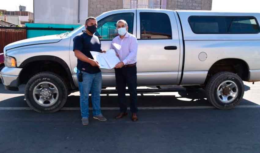 Municipalidad donó camioneta a Bomberos de Mejillones
