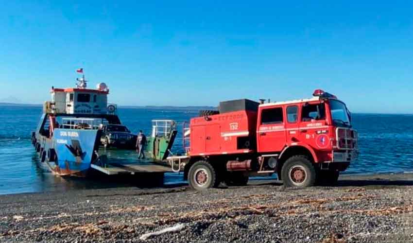 Isla Quenac recibe su primer carro bomba