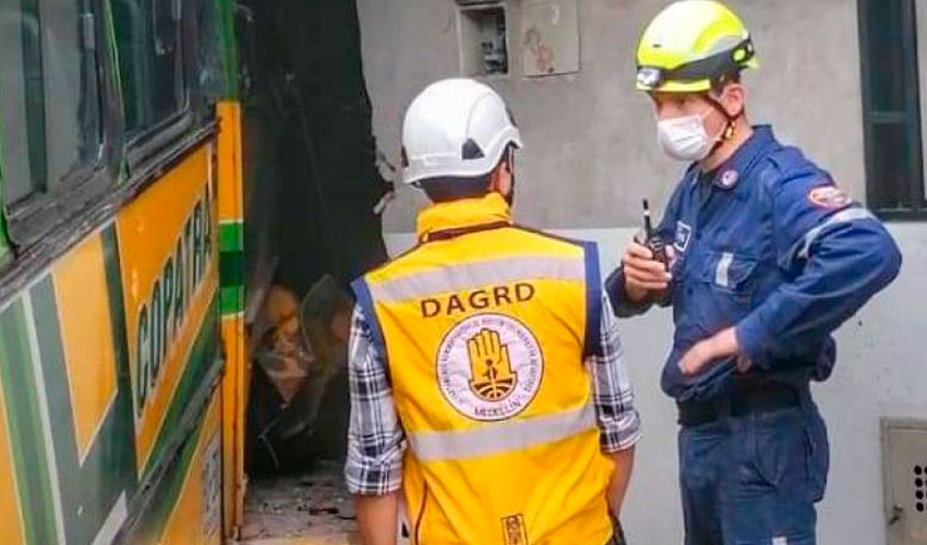 Roban a bomberos de Medellín cuando atendían una emergencia