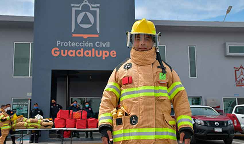 Entregan equipo de seguridad a bomberos de Guadalupe